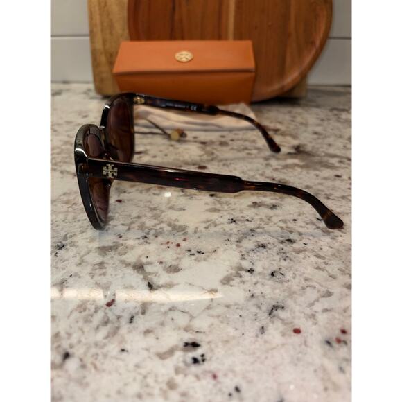 Tory Burch TY7161UM Tortoise Prescription Sunglasses w/ Case Preowned main image 5